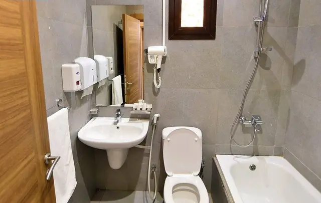 3 bedroom Apartment For Rent in Salmiya, Hawalli, Kuwait - photo 4