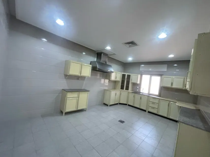 4 bedroom Apartment For Rent in Surra, Al Asimah, Kuwait - photo 4