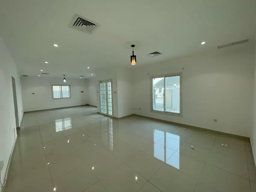 5 bedroom Villa For Rent in West Abdullah Al-Mubarak, Farwaniya, Kuwait - photo 2