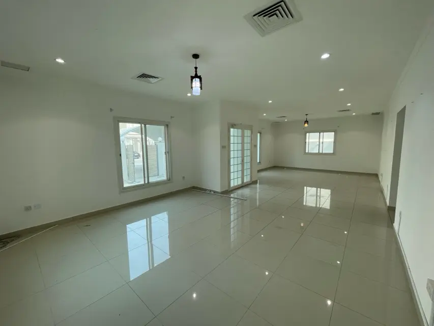 5 bedroom Villa For Rent in West Abdullah Al-Mubarak, Farwaniya, Kuwait - photo 3